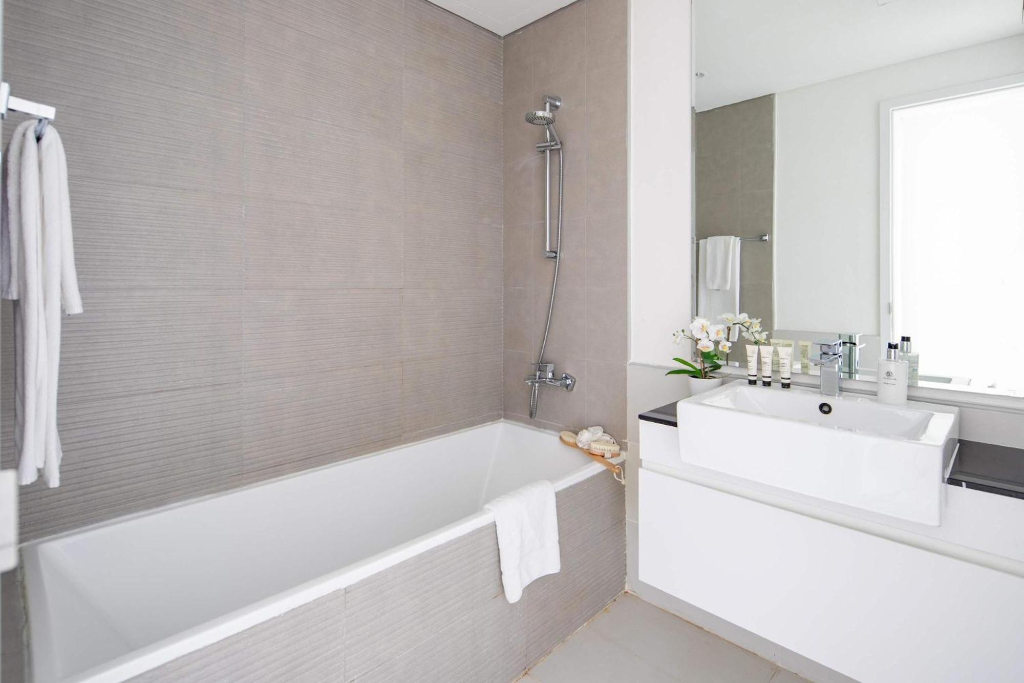 Frank Porter - The Pulse Residences Dubai Esterno foto
